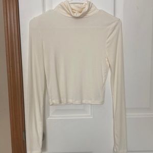 New Aritzia Sunday Best waist turtleneck in Whisper White, size small.